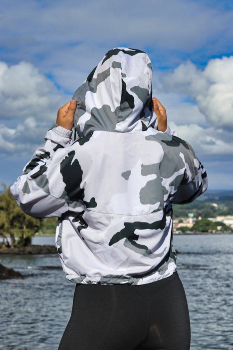 Ka'ala Gray Camo Women’s cropped windbreaker