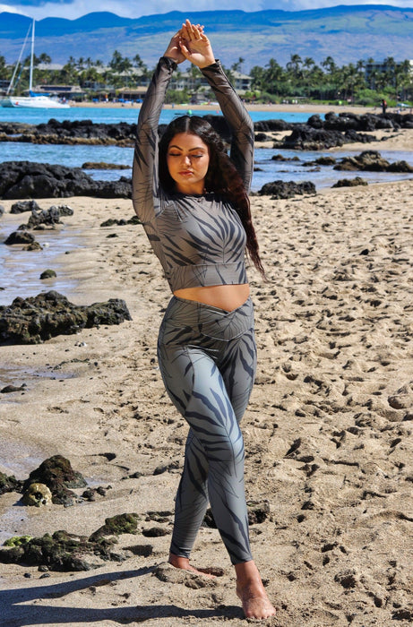 'Ōkupu long-sleeve crop top